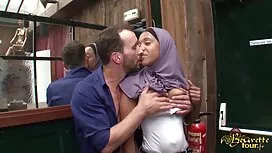 Con trai, thở hổn hể ...