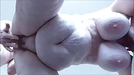 Người mẫu cụt lá phi ...