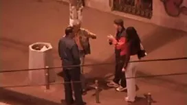 Một cô gái với một h ...