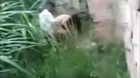 Cô phim bo chong nha ...