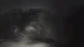 Một cô gái tóc vàng  ...