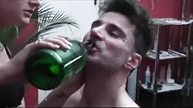 Cô gái nóng, cởi quầ ...