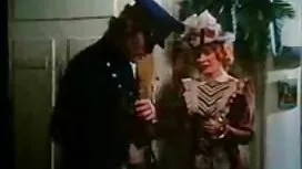 Cô ấy còn mở chân tr ...