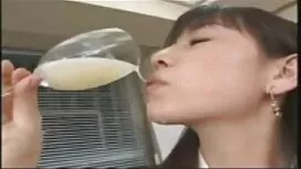 Một cô gái với một h ...